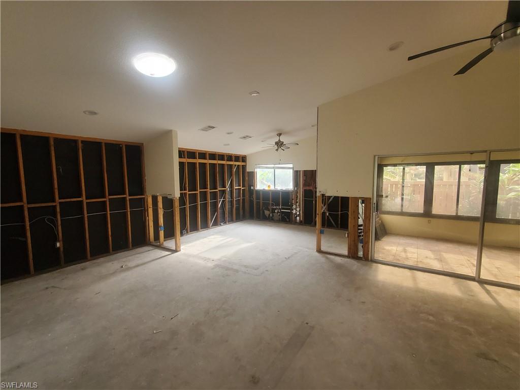 ROYAL WOODS - Residential