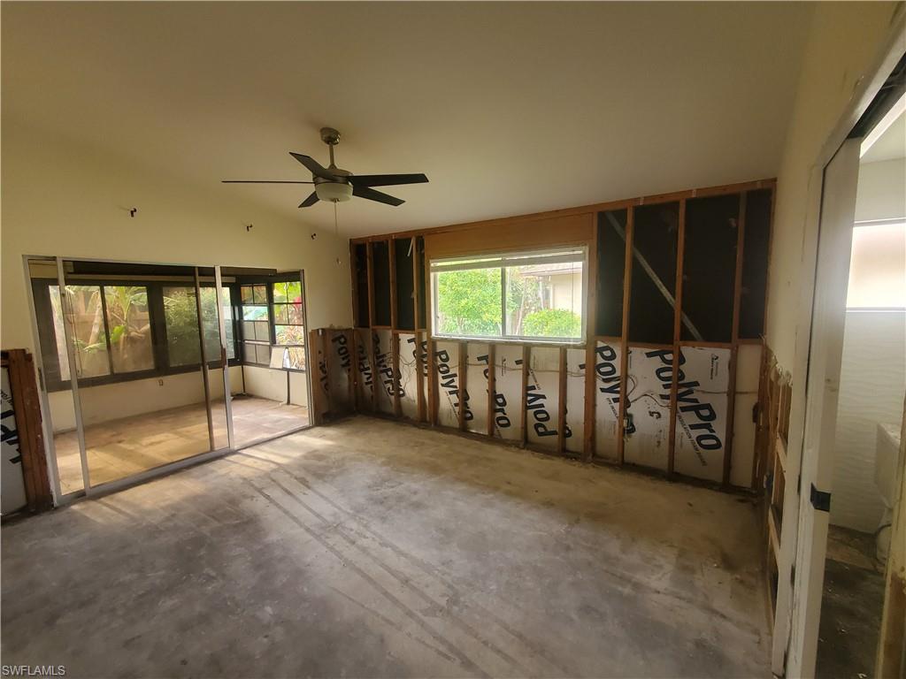 ROYAL WOODS - Residential