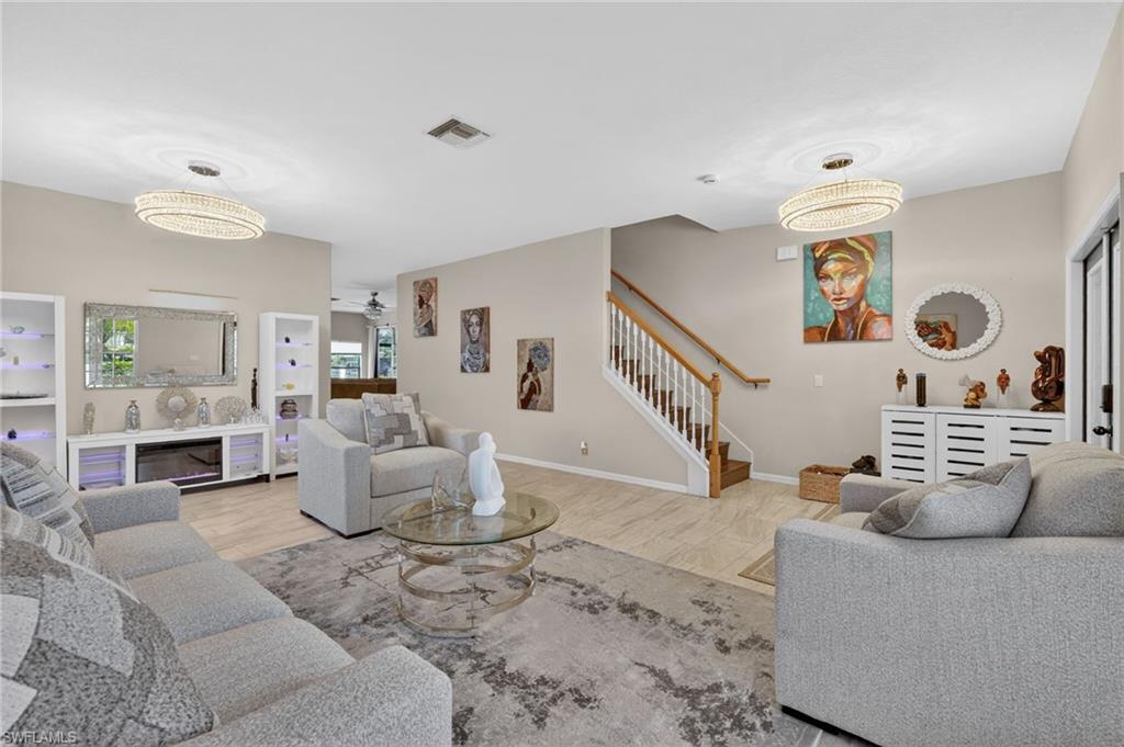 VALENCIA LAKES - Residential