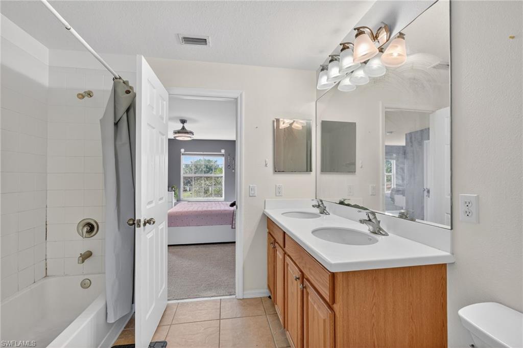 VALENCIA LAKES - Residential