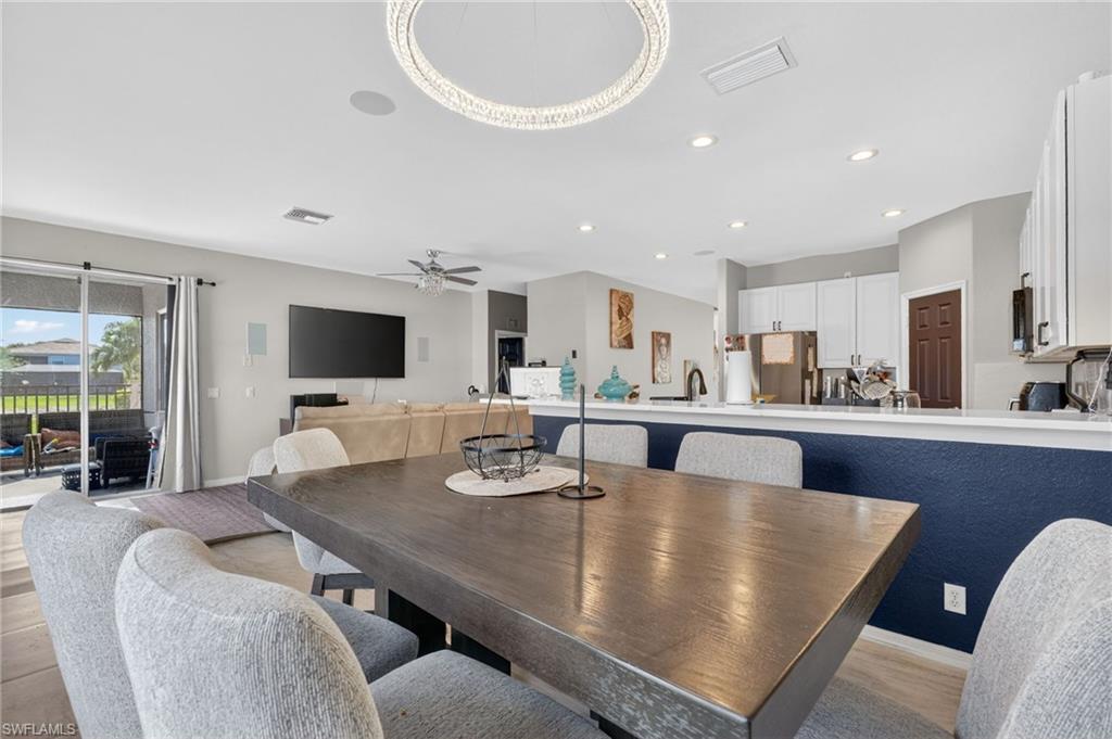 VALENCIA LAKES - Residential