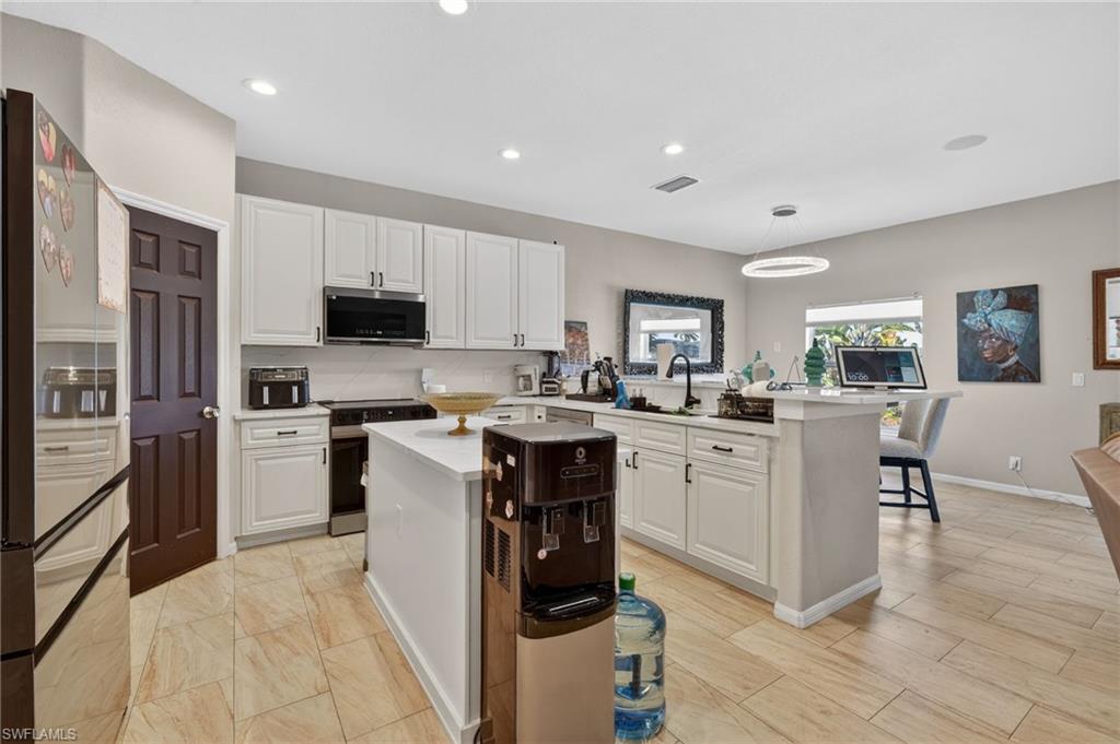 VALENCIA LAKES - Residential