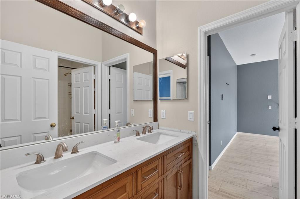 VALENCIA LAKES - Residential