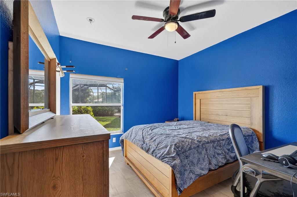 VALENCIA LAKES - Residential