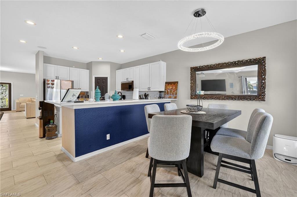 VALENCIA LAKES - Residential