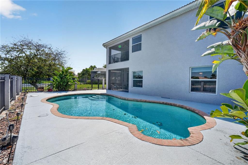 VALENCIA LAKES - Residential