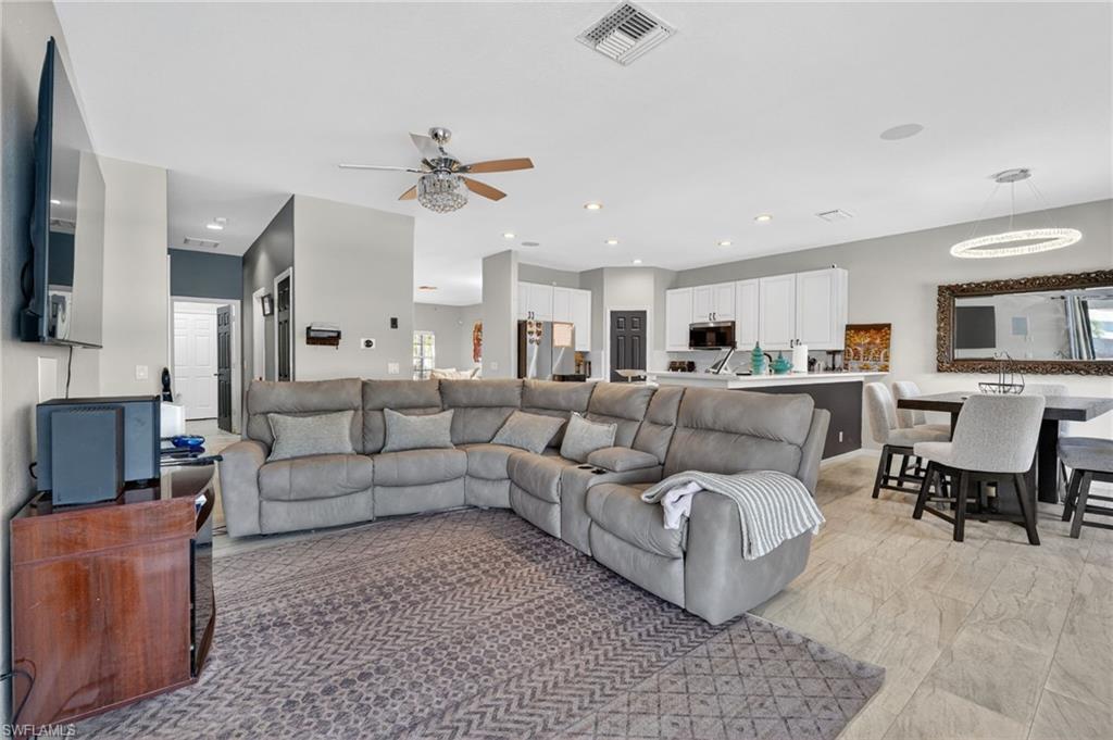 VALENCIA LAKES - Residential