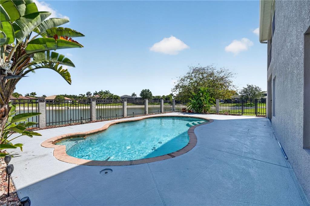 VALENCIA LAKES - Residential