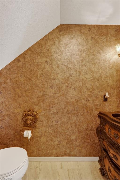 VALENCIA LAKES - Residential