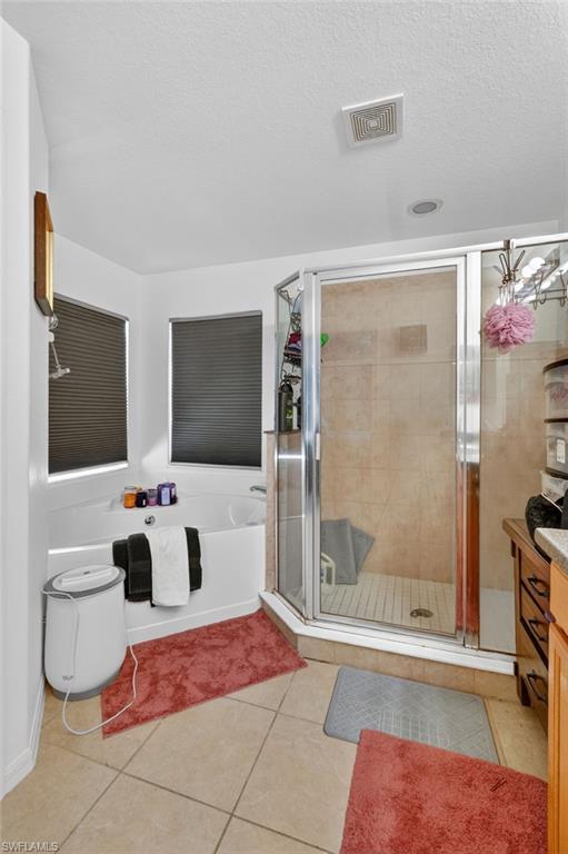 VALENCIA LAKES - Residential