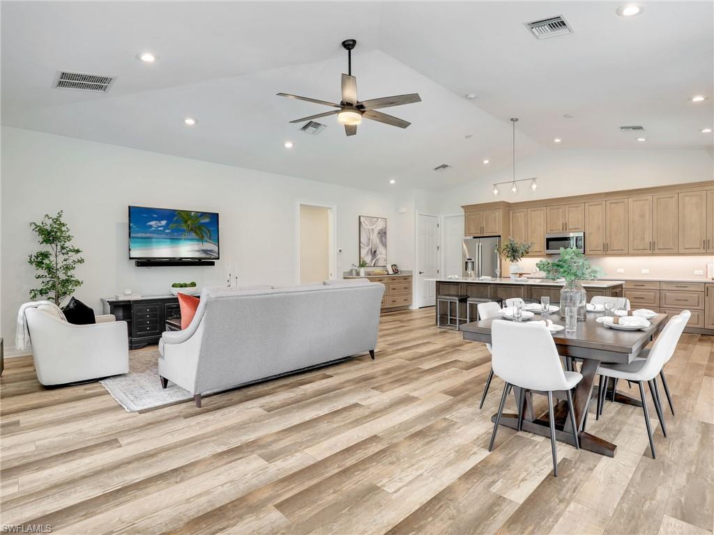 COLLIER WOODS - Residential