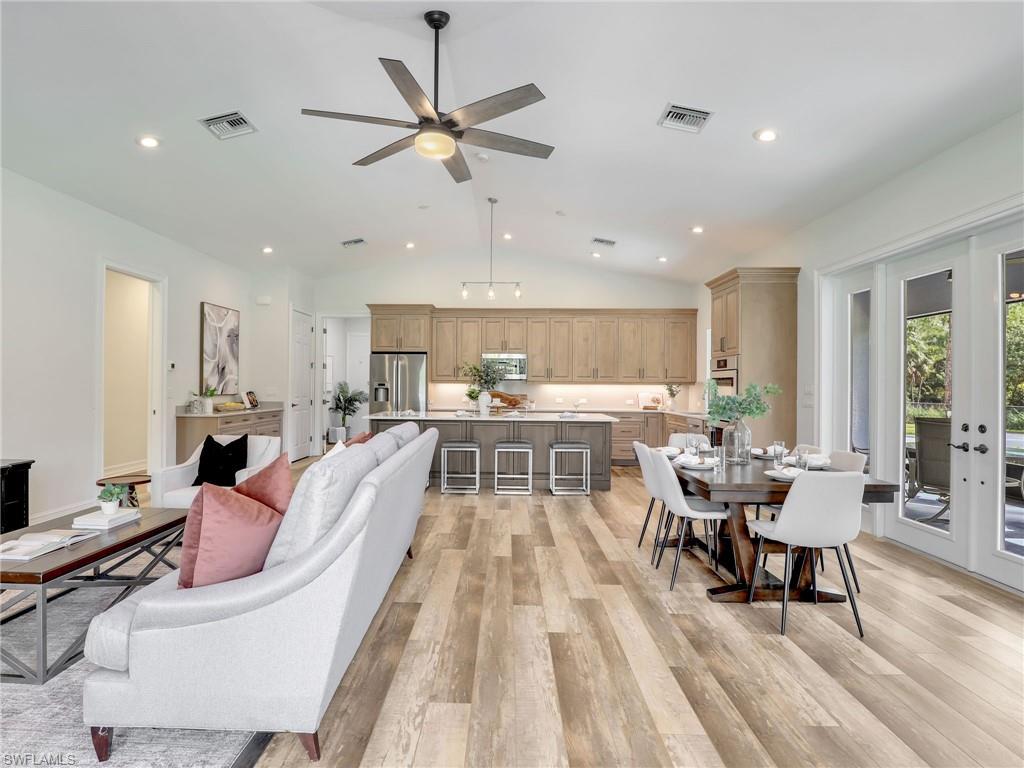 COLLIER WOODS - Residential