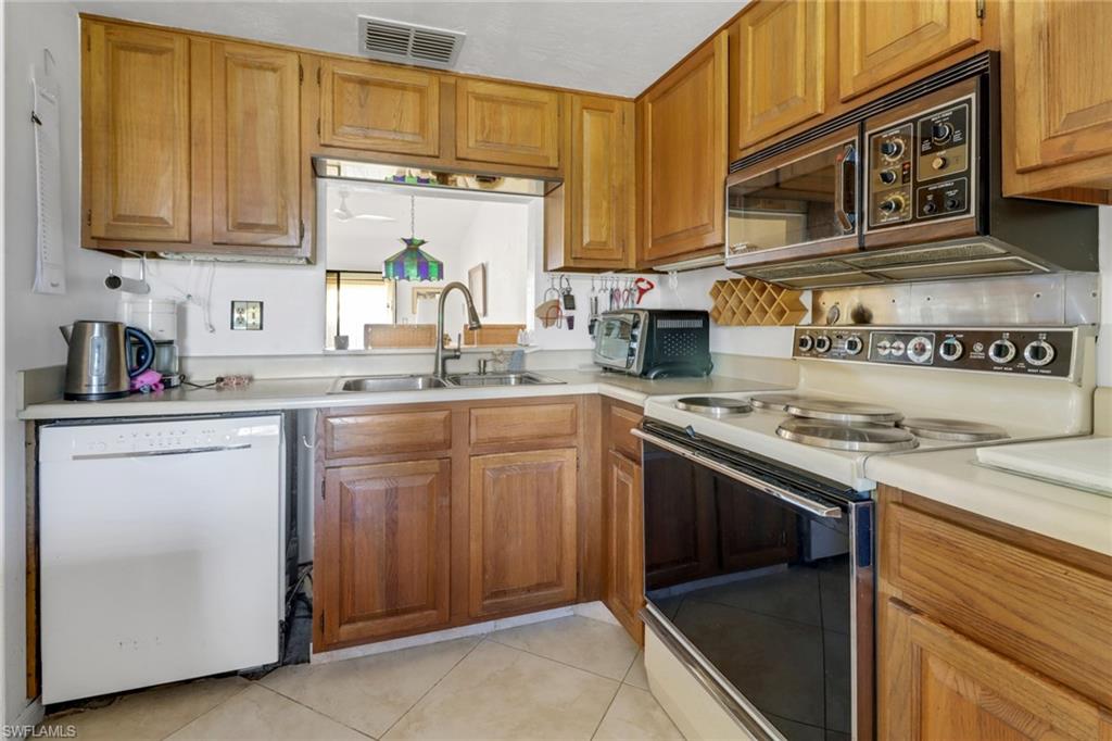 BOCA CIEGA MANOR - Residential