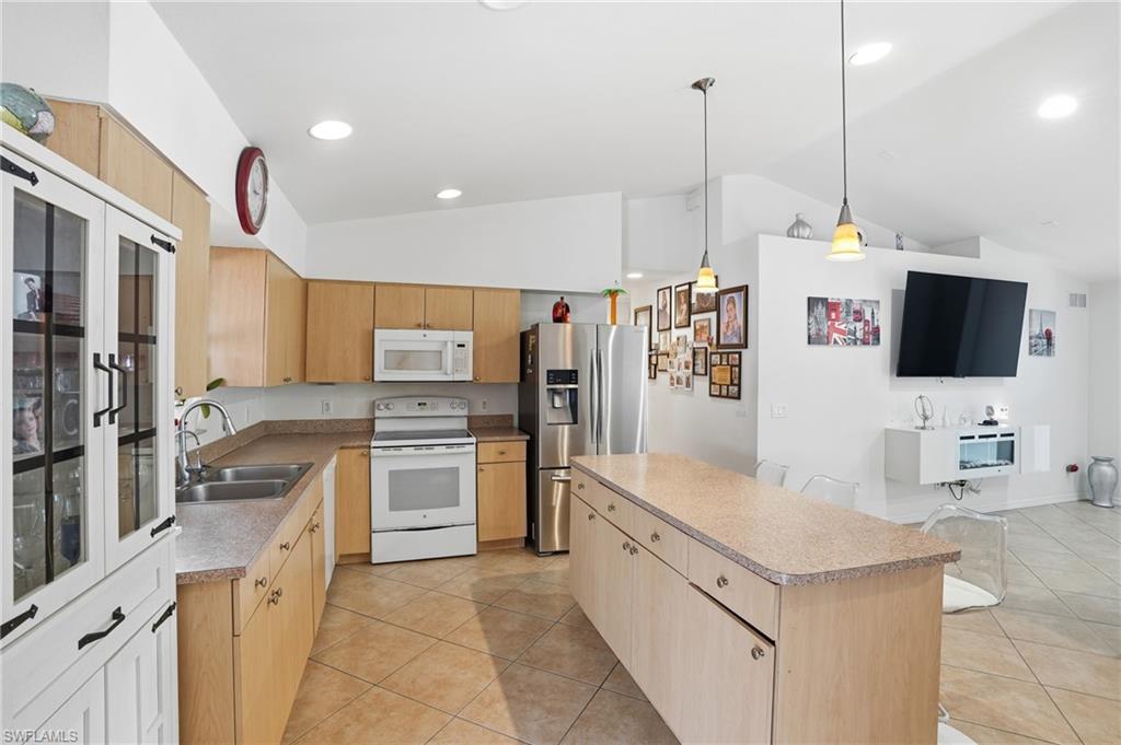 GOLDEN GATE CITY - Residential