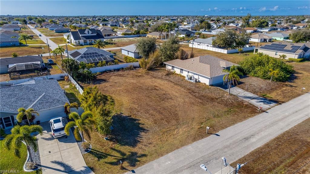 CAPE CORAL - Land