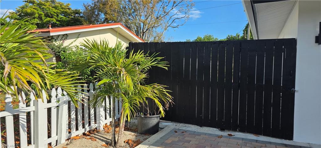 GOLDEN GATE CITY - Residential