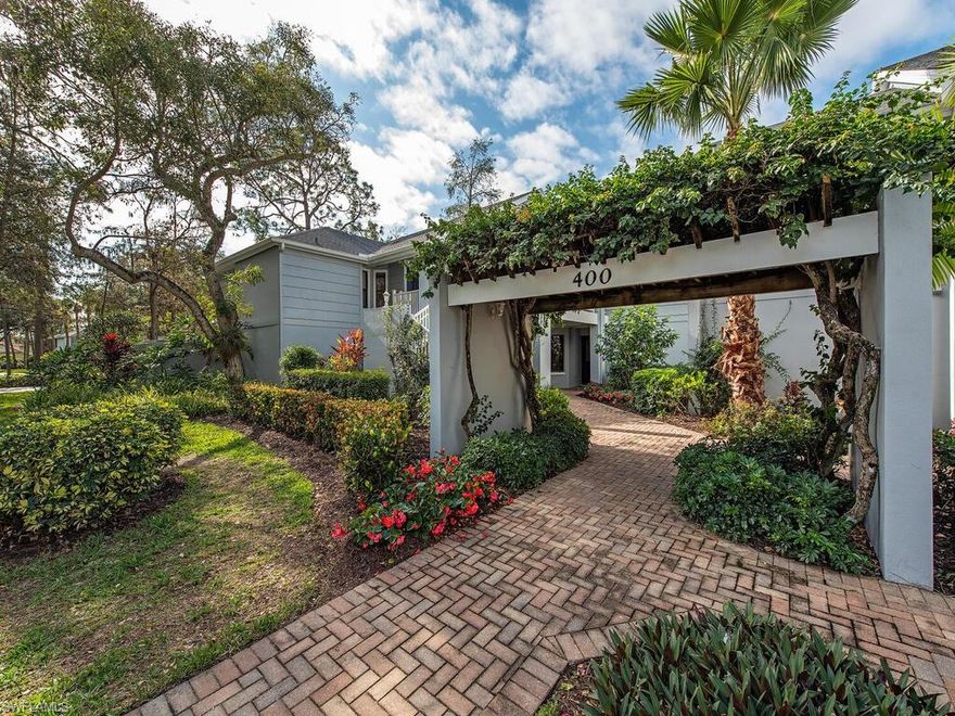 This first floor end unit in Courtside Commons is located in Wyndemere Country Club. Wyndemere has it all. But, what is most important are the members. We have a reputation of being one of the friendliest clubs in town.  Courtside commons is walking distance to the clubhouse, golf, tennis, pool, bocci, pickle ball and fitness center. The recent improvements of exterior painting and new roofs add to the charm of this community.