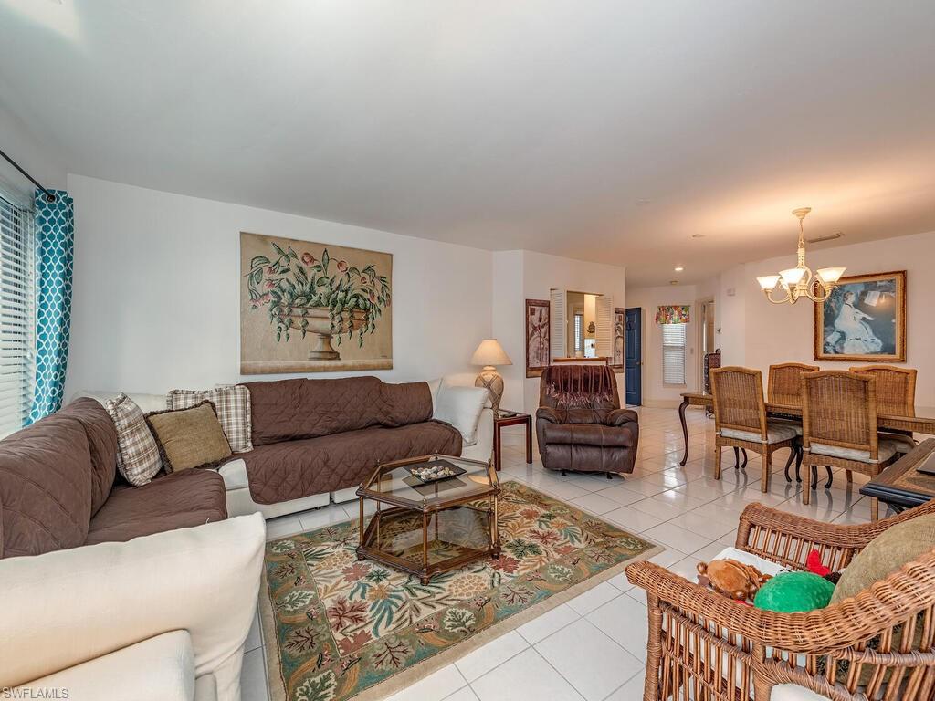 COURTSIDE COMMONS - Residential