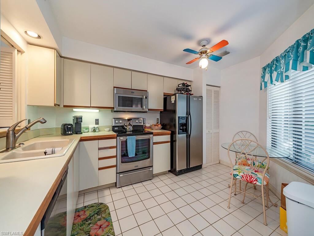 COURTSIDE COMMONS - Residential