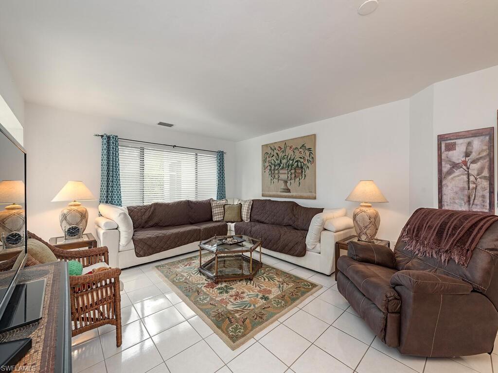 COURTSIDE COMMONS - Residential