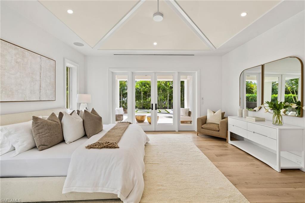 MOORINGS - Residential