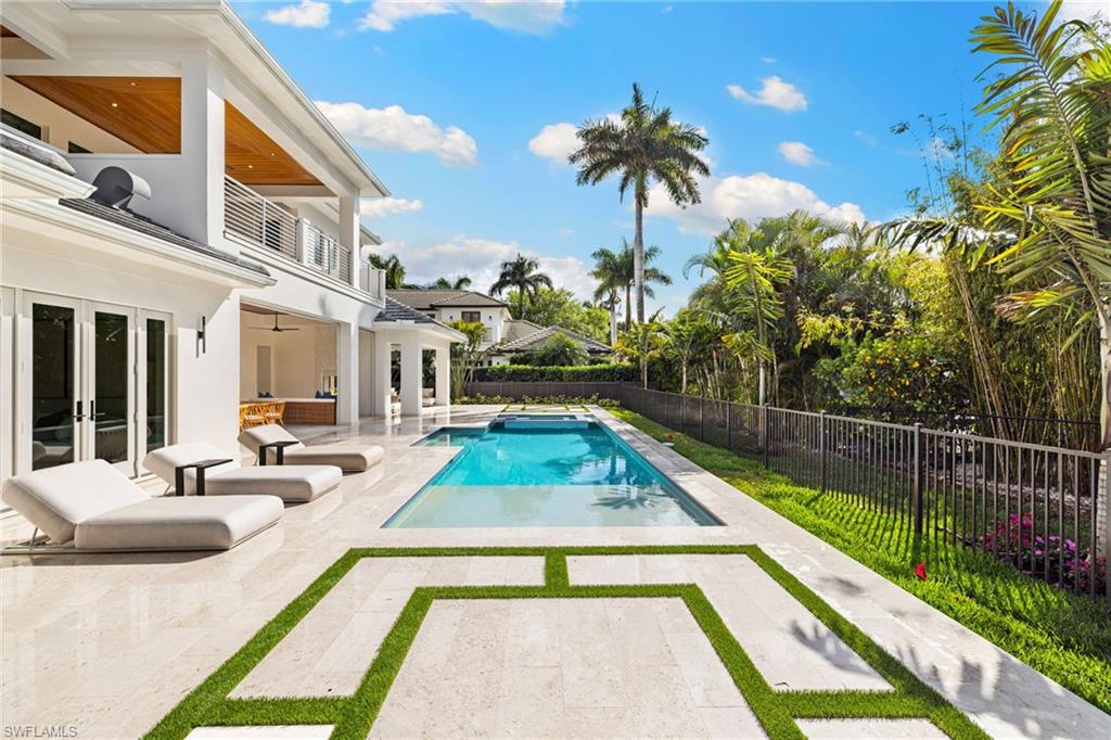 MOORINGS - Residential