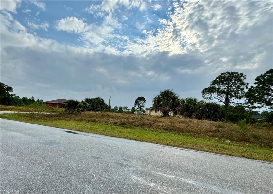 Bring offers awesome corner lot to build or to expand!  This property is mostly cleared, lot high and dry, quick and easy access to Sunshine Blvd.  Build your dream or vacation home.