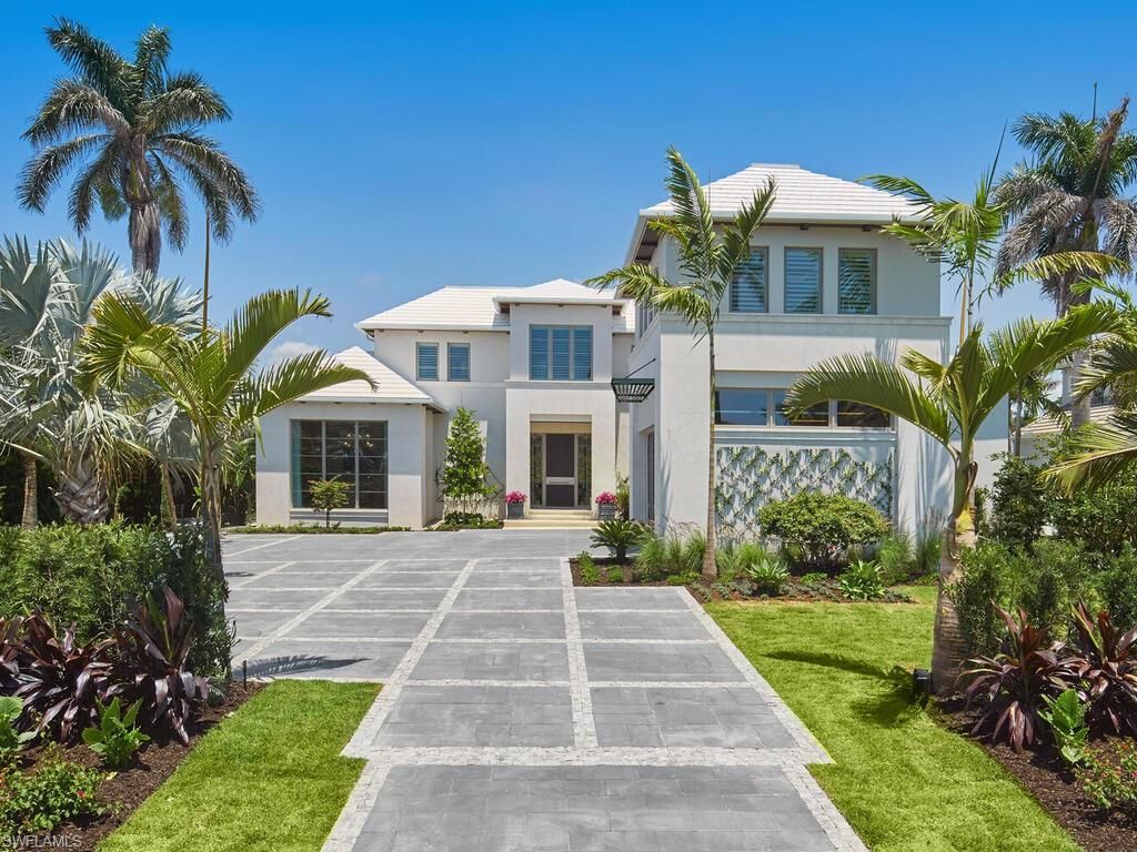 Photo of 3233 Gin LN, NAPLES, FL 34102 (MLS # 225021485)