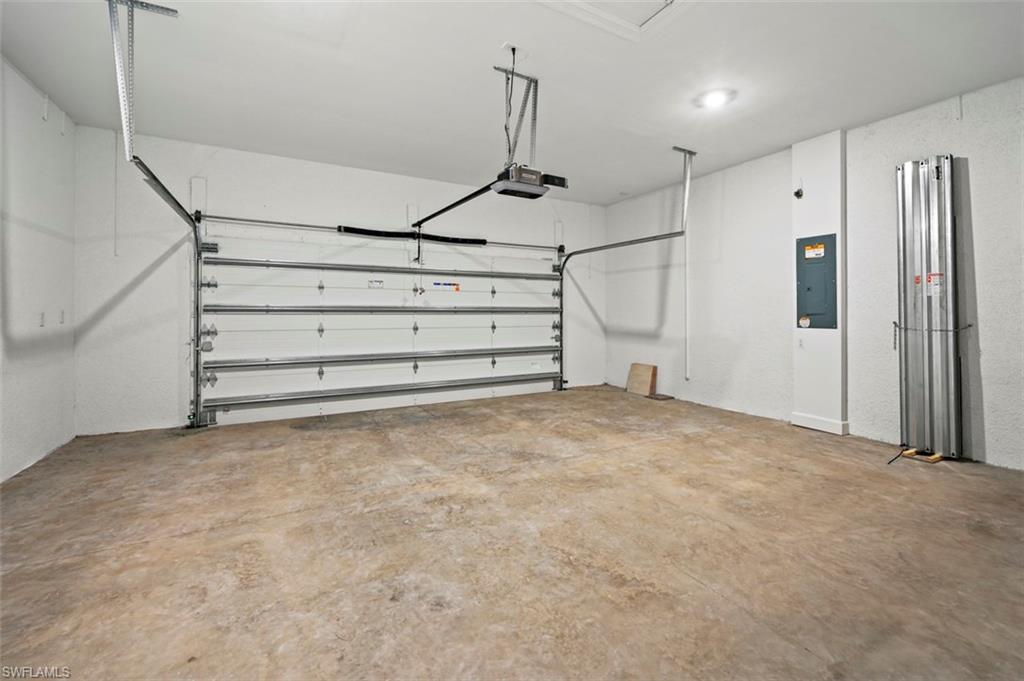 ESPLANADE LAKE CLUB - Residential