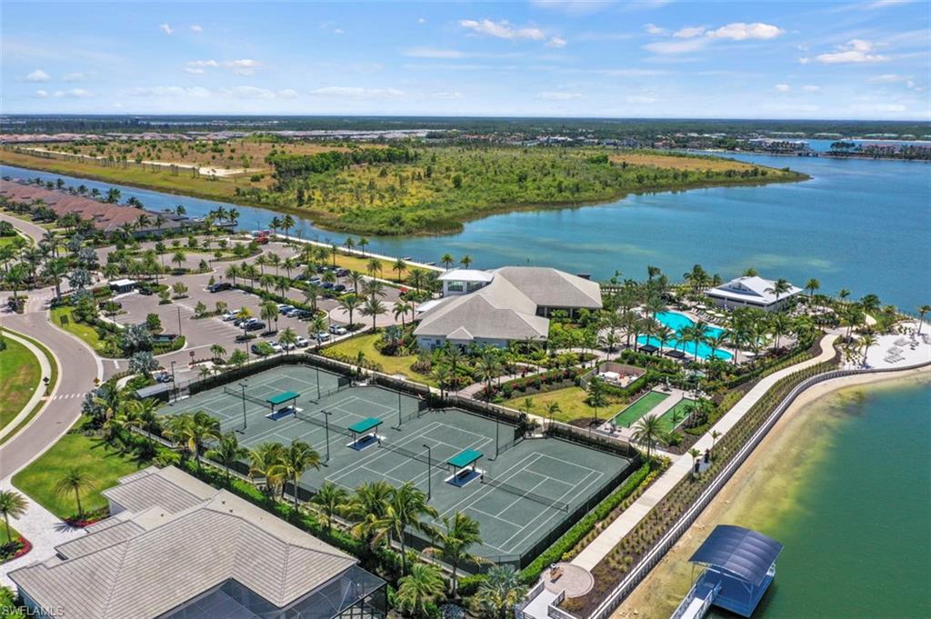 ESPLANADE LAKE CLUB - Residential