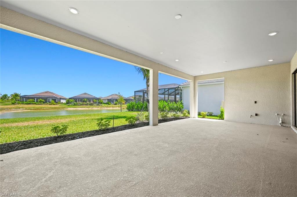 ESPLANADE LAKE CLUB - Residential