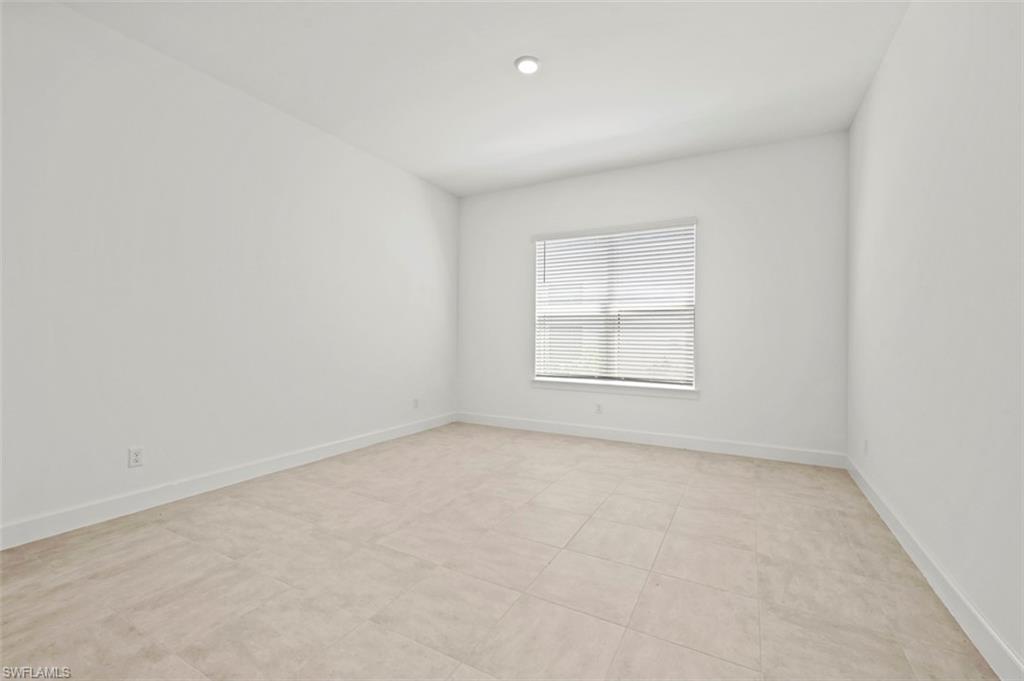 ESPLANADE LAKE CLUB - Residential