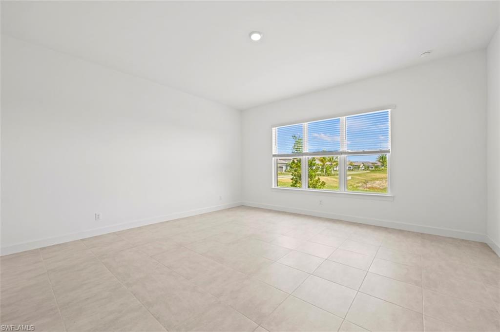 ESPLANADE LAKE CLUB - Residential