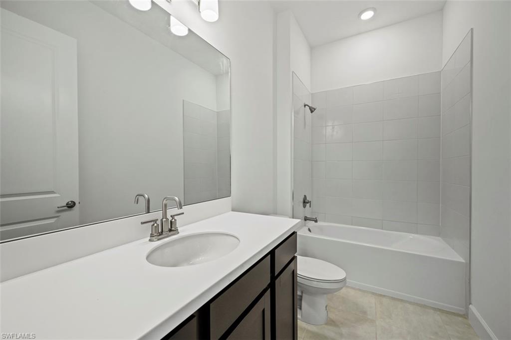 ESPLANADE LAKE CLUB - Residential