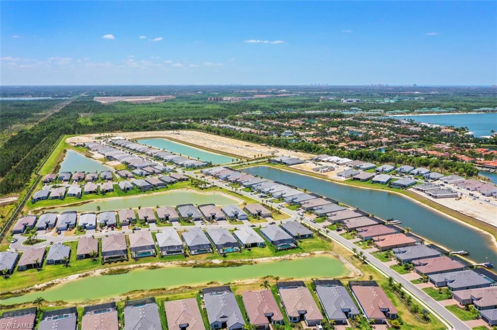 ESPLANADE LAKE CLUB - Residential