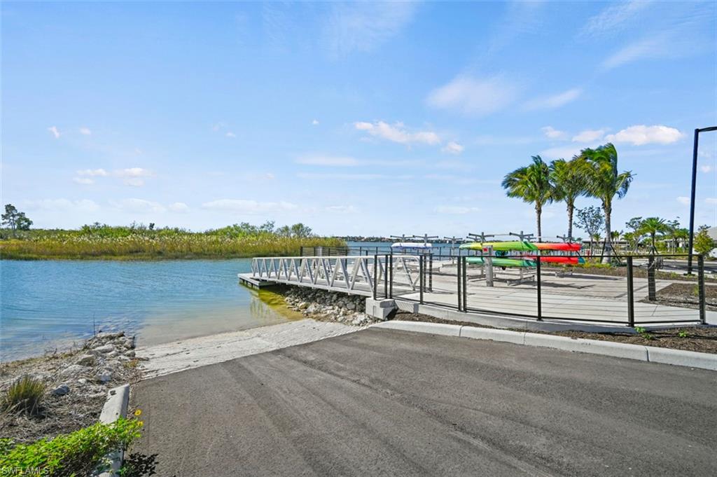 ESPLANADE LAKE CLUB - Residential