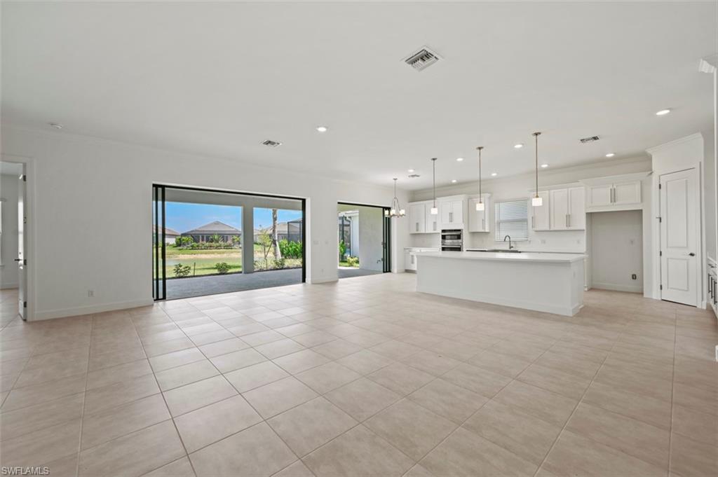 ESPLANADE LAKE CLUB - Residential