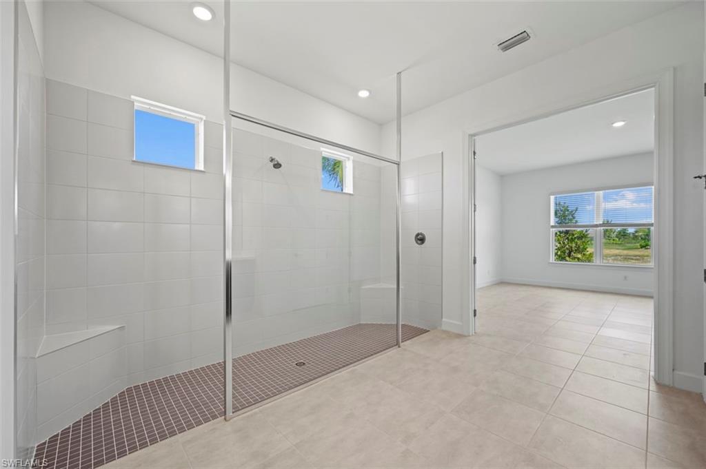 ESPLANADE LAKE CLUB - Residential