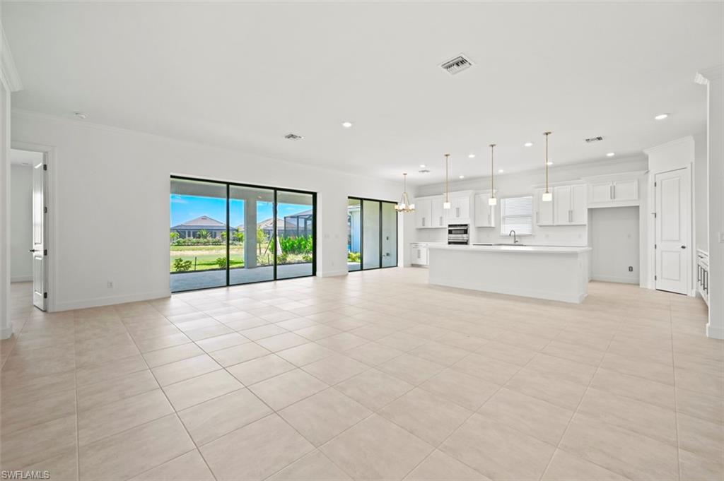 ESPLANADE LAKE CLUB - Residential