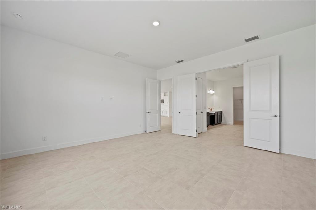 ESPLANADE LAKE CLUB - Residential