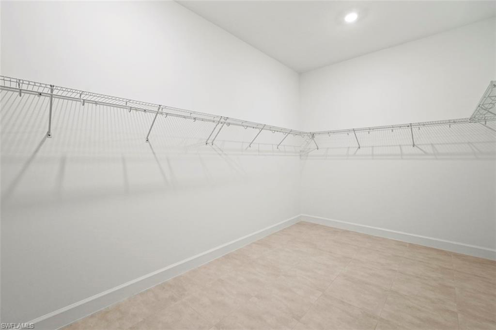 ESPLANADE LAKE CLUB - Residential