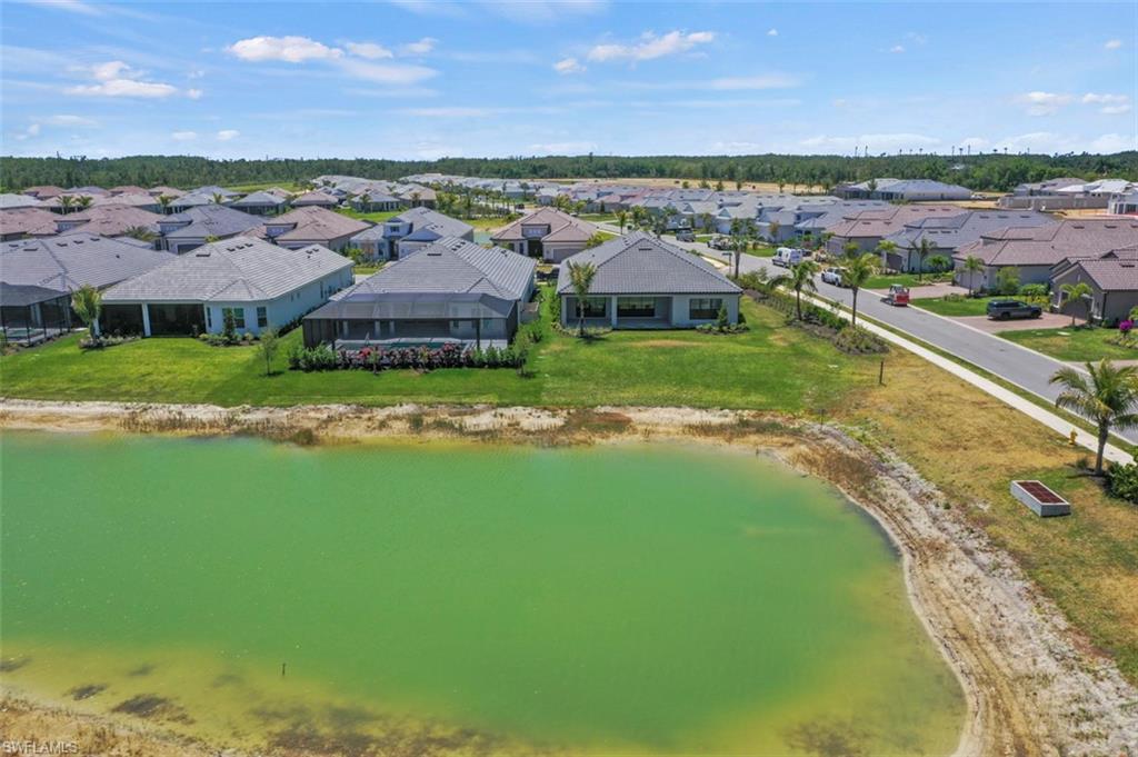 ESPLANADE LAKE CLUB - Residential