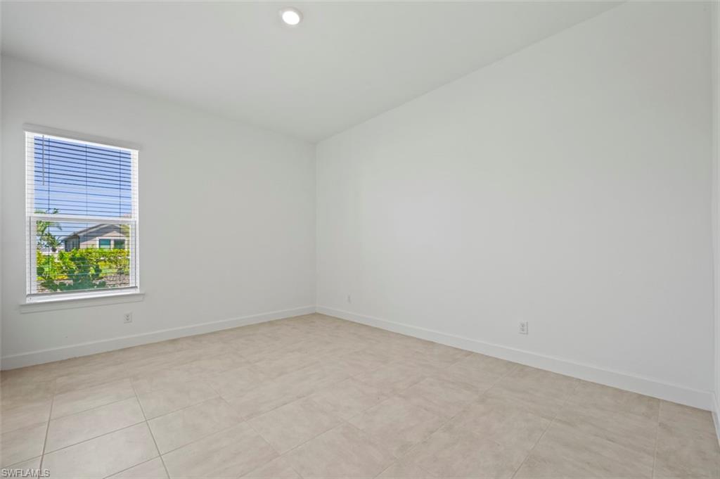 ESPLANADE LAKE CLUB - Residential