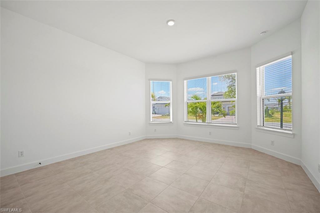 ESPLANADE LAKE CLUB - Residential