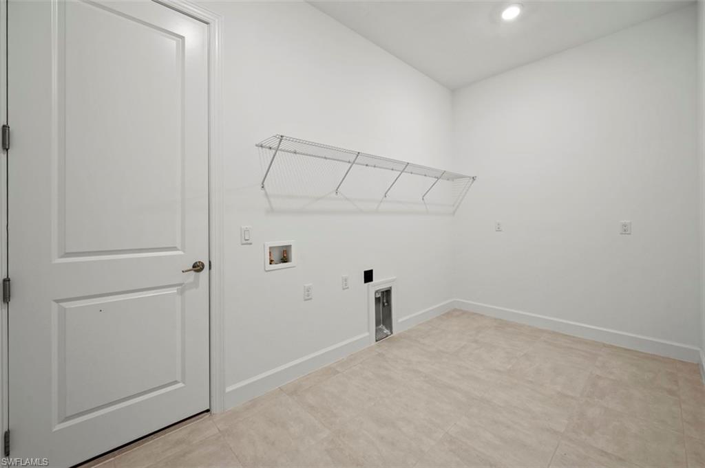 ESPLANADE LAKE CLUB - Residential