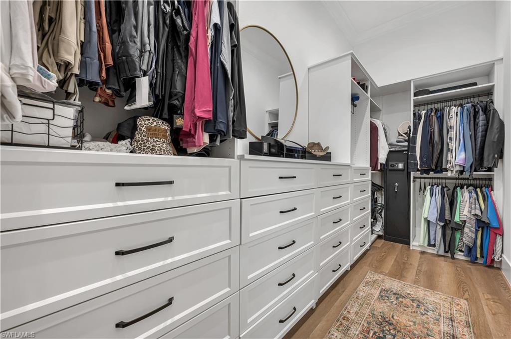 LIVINGSTON WOODS - Residential