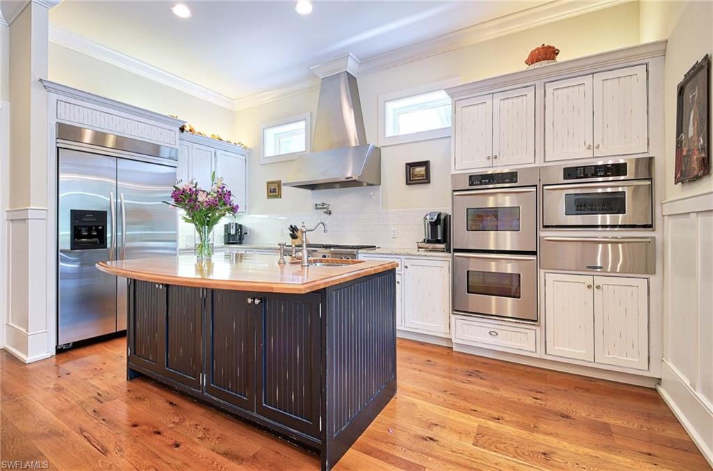 MOORINGS - Residential