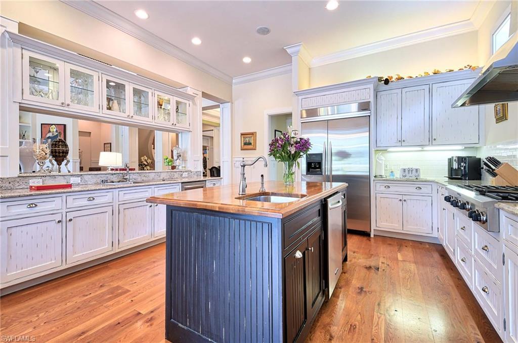 MOORINGS - Residential