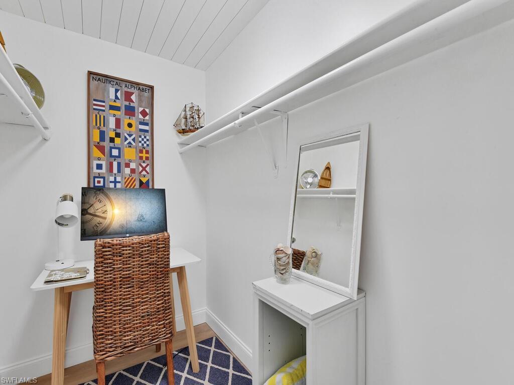 MARINA MANOR - Residential