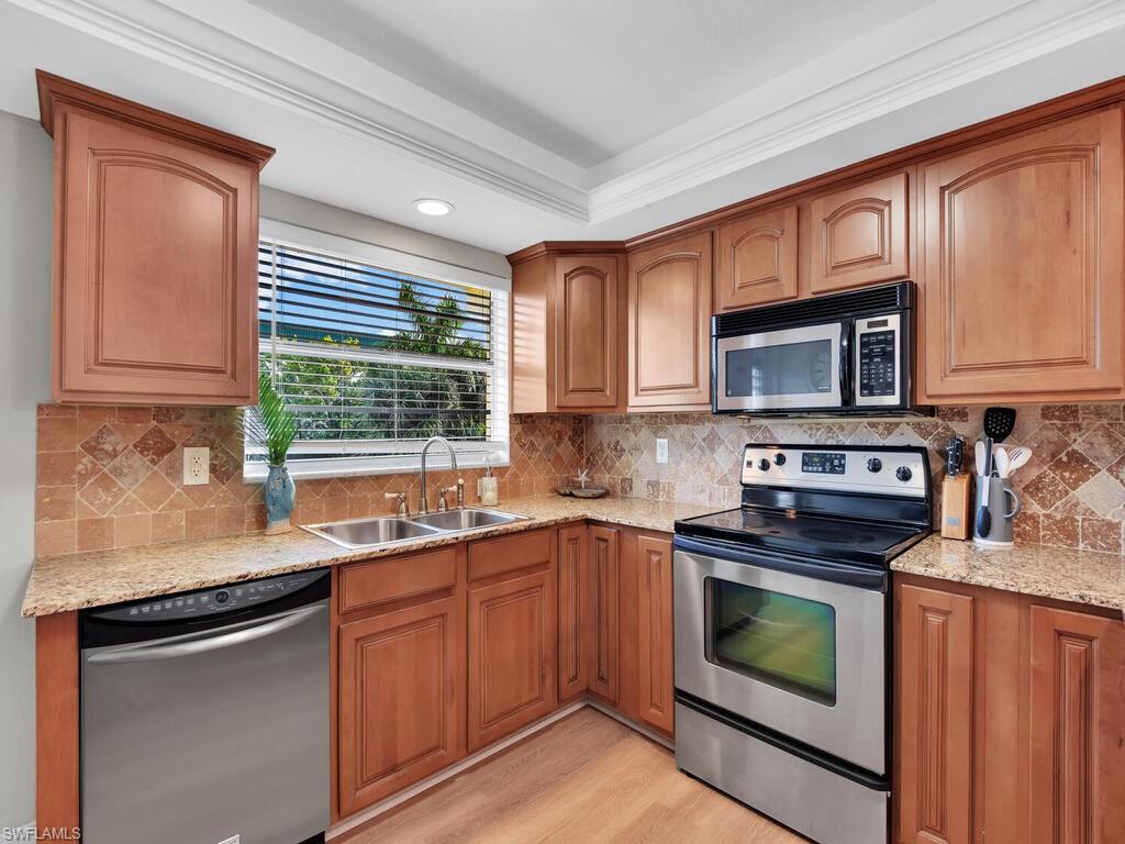 MARINA MANOR - Residential